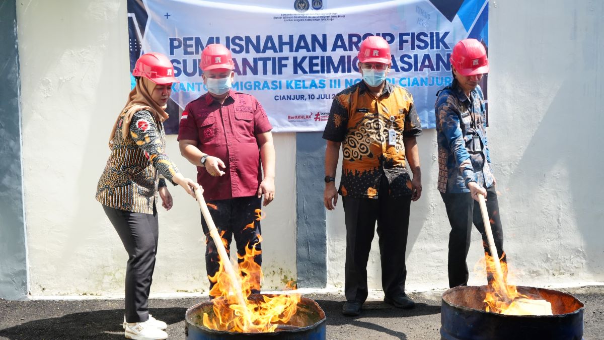 Kantor Imigrasi Kelas III Non TPI Cianjur Musnahkan Arsip Substantif Keimigrasian Tahun 2019