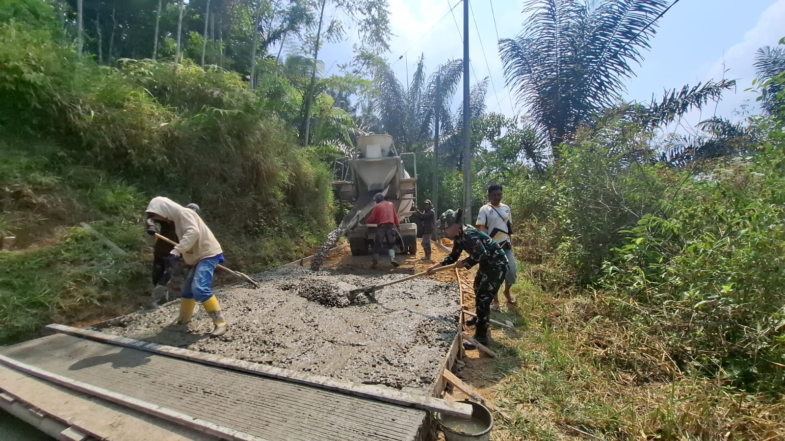 TMMD Ke-129 Genjot Pembangunan Jalan, Rutilahu, hingga Akses Air Bersih