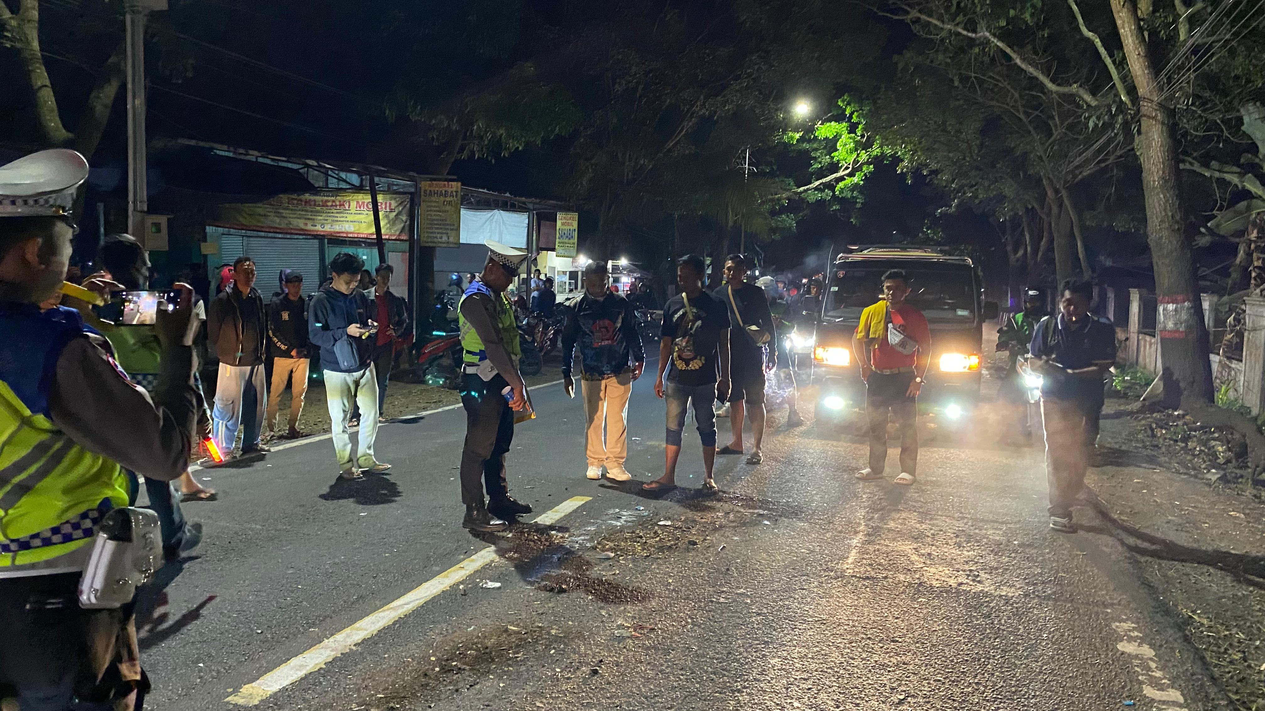 Motor Tabrak Mobil Box di Karangtengah, Satu Orang Tewas