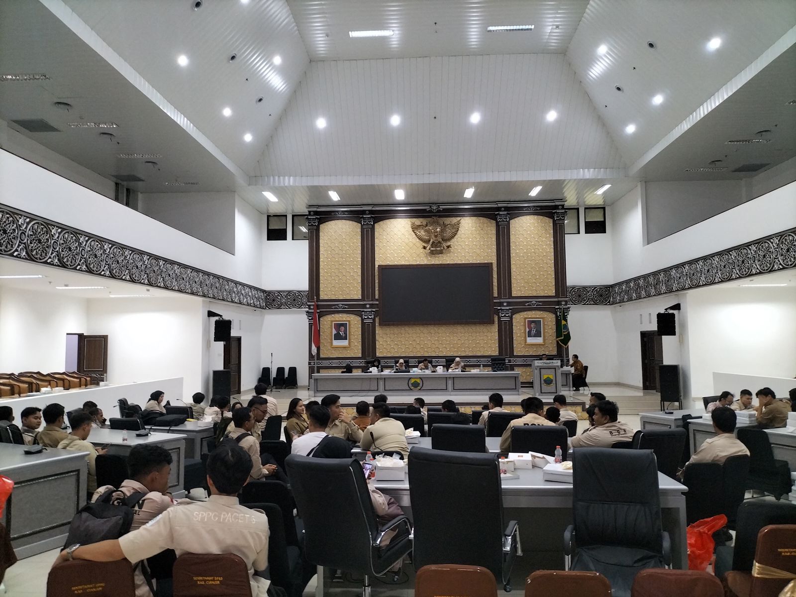 Ratusan Kepala SPPG Kumpul di Gedung DPRD Cianjur