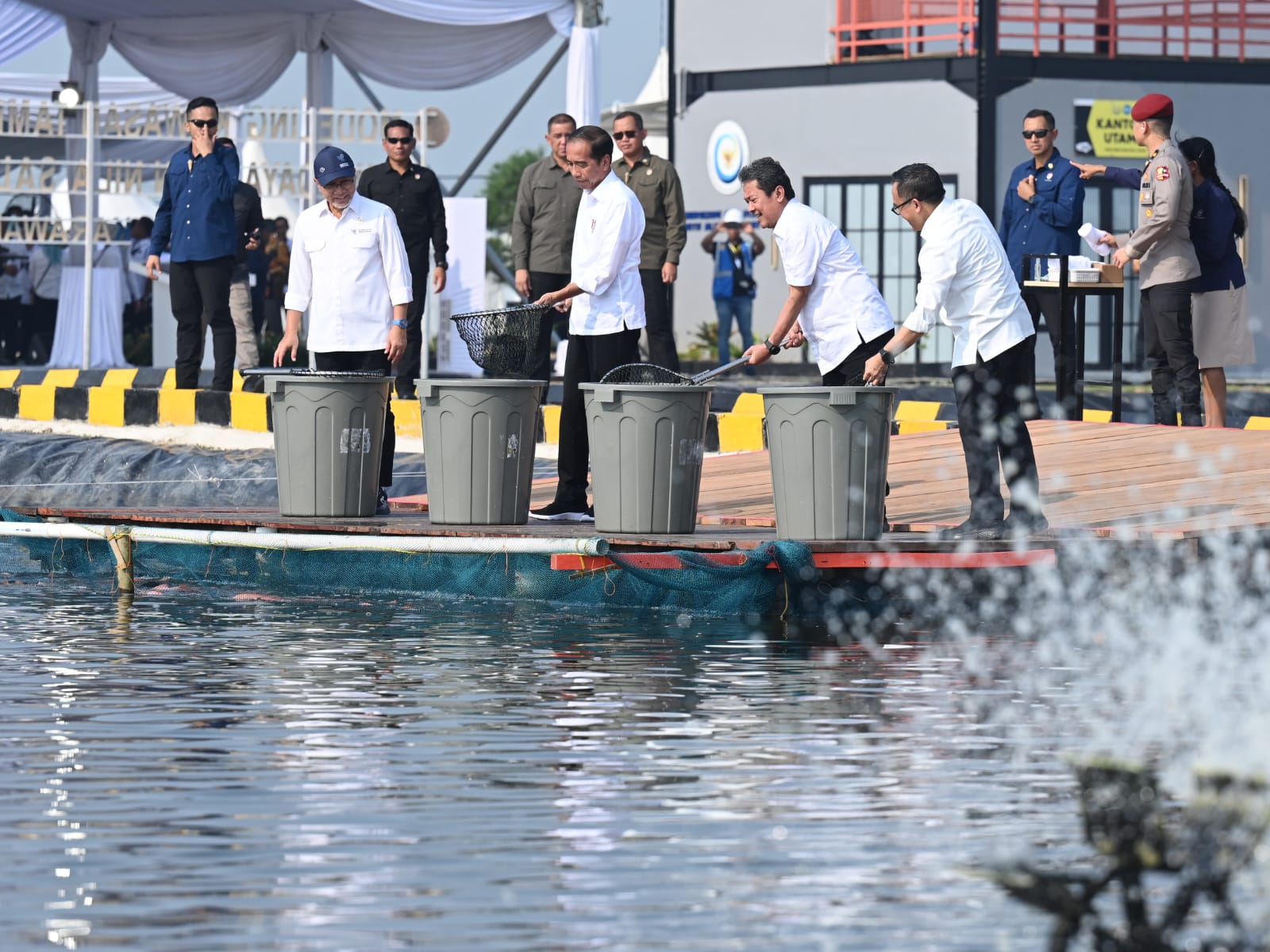 Bey Machmudin Dampingi Presiden Jokowi Resmikan Modeling Budidaya Ikan Nila Salin