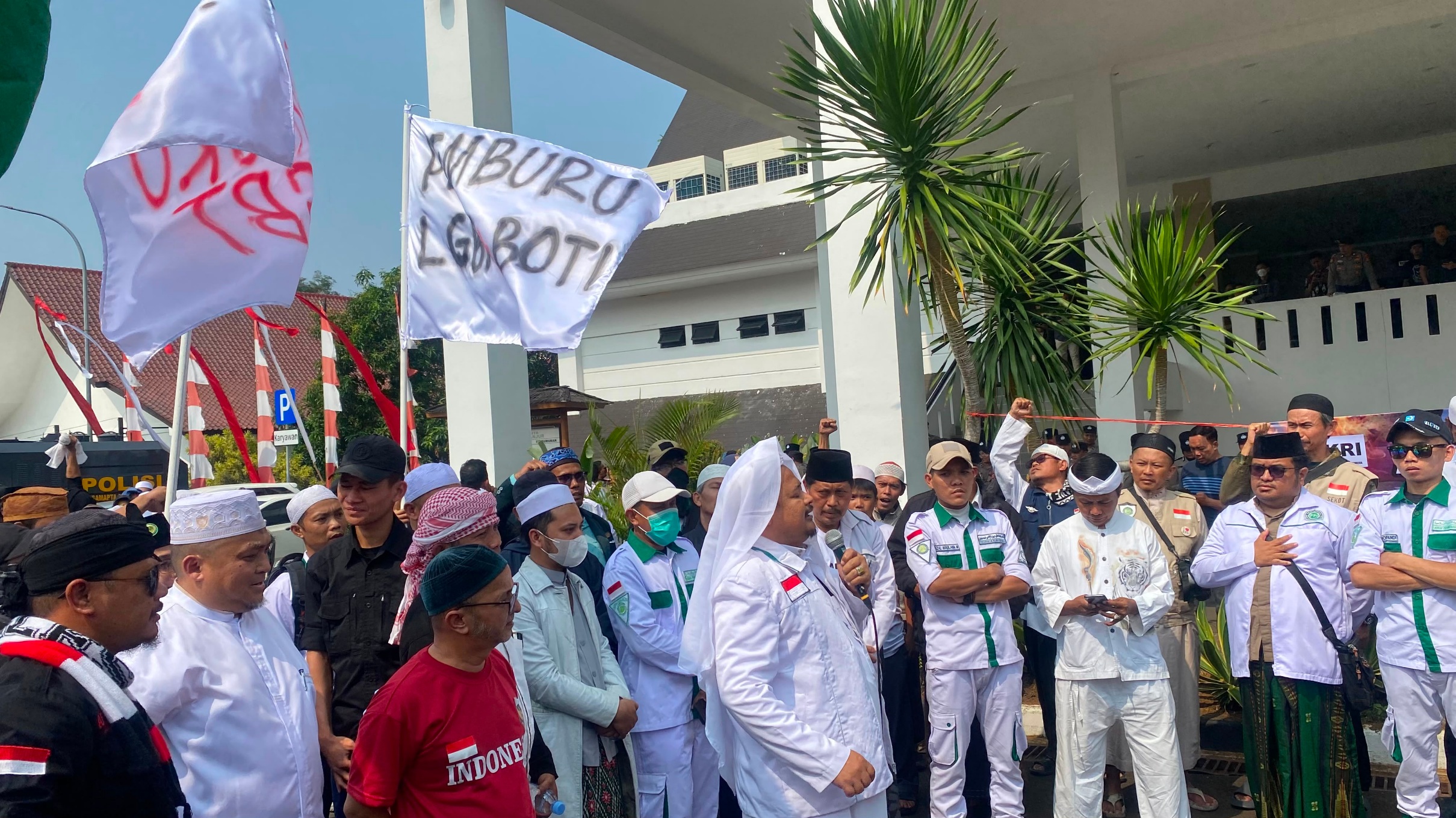 Aliansi Ormas Islam Geruduk DPRD: Cianjur Kota Santri Bukan LGBT 
