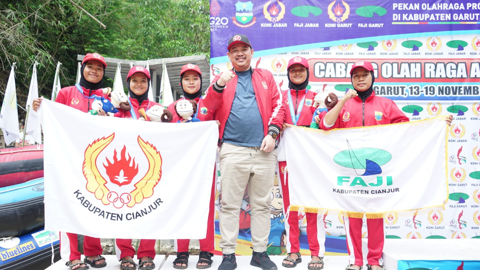 Cabor Arung Jeram Cianjur Sumbang Medali Perak Nomor R4 Putri Sprint Di Porprov Jabar 2022