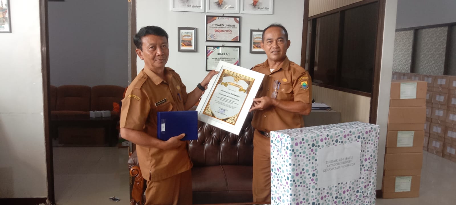 Kecamatan Pasirkuda Raih Penghargaan Terbaik Ke-1 Pengelolaan PBB-P2 Tahun 2025