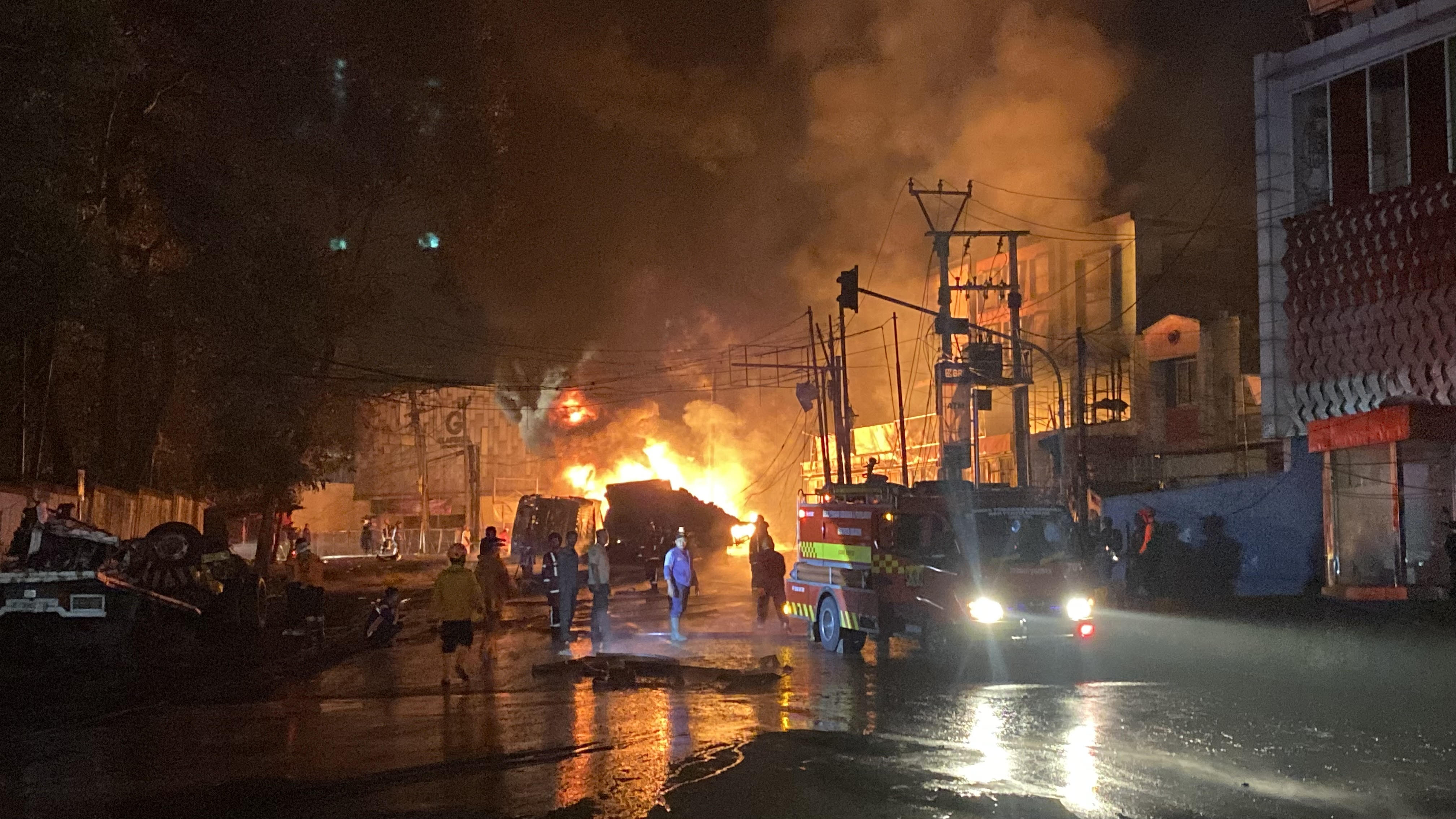 Truk Tangki BBM Meledak di Cianjur, 6 Ruko, 3 Unit Rumah, 4 Kendaraan, dan Pos Polisi