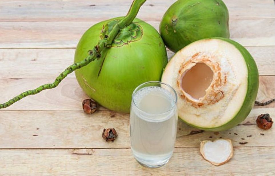 Benarkah Minum Air Kelapa Baik untuk Ginjal? Cek Faktanya