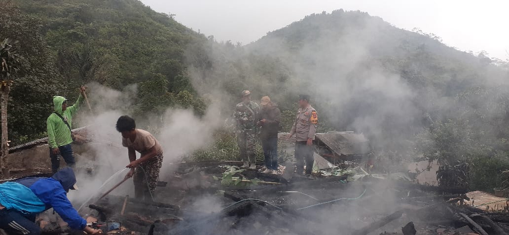 Rumah Panggung Milik Ustaz di Takokak Cianjur Ludes Terbakar, Satu Orang Meninggal Dunia