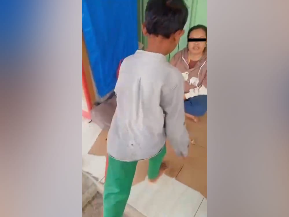 Bocah SD Diduga Dipaksa Mengemis di Pasar Ciranjang Cianjur, Ibunya Duduk Santai 