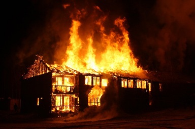 Diduga Akibat Tungku Api, Rumah Warga di Cilaku Cianjur Ludes Terbakar