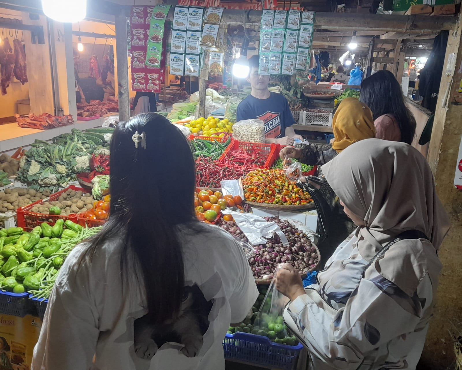 Harga Bahan Pokok Naik, Pedagang Pasar Cipanas Keluhkan Penurunan Daya Beli