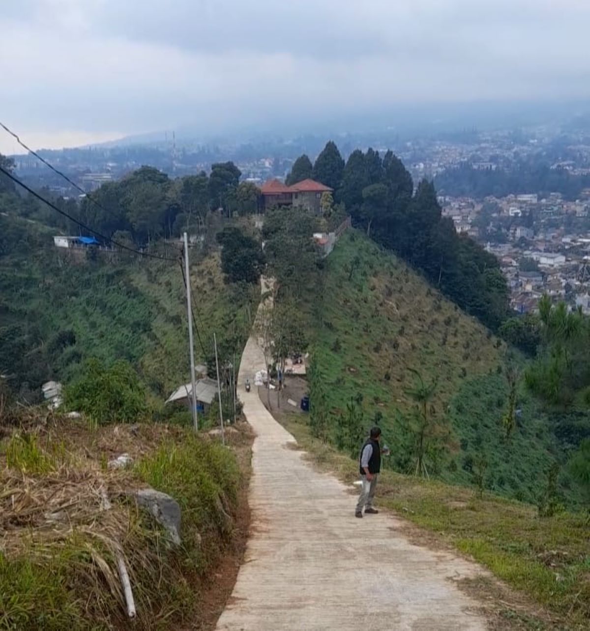 Demi Keamanan, Akses Jalan Menuju Situs Batu Kasur Pacet Cianjur Ditutup Sementara