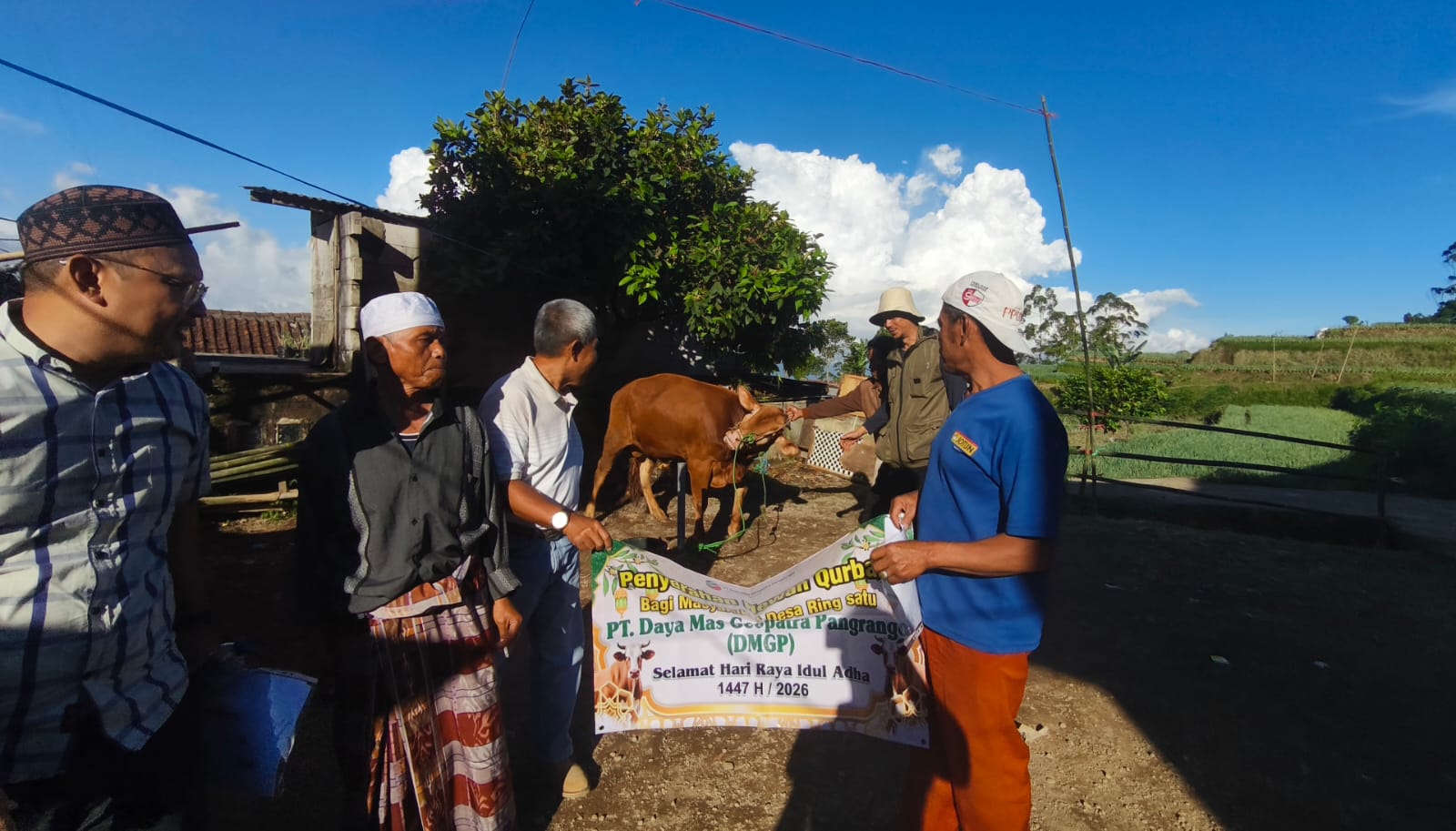 Tiga Desa di Pacet Cianjur Terima Bantuan Sapi Kurban dari Perusahaan