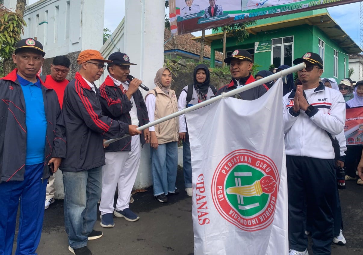 Sambut HGN 2025, PGRI Cabang Cipanas Cianjur Gelar Jalan Sehat