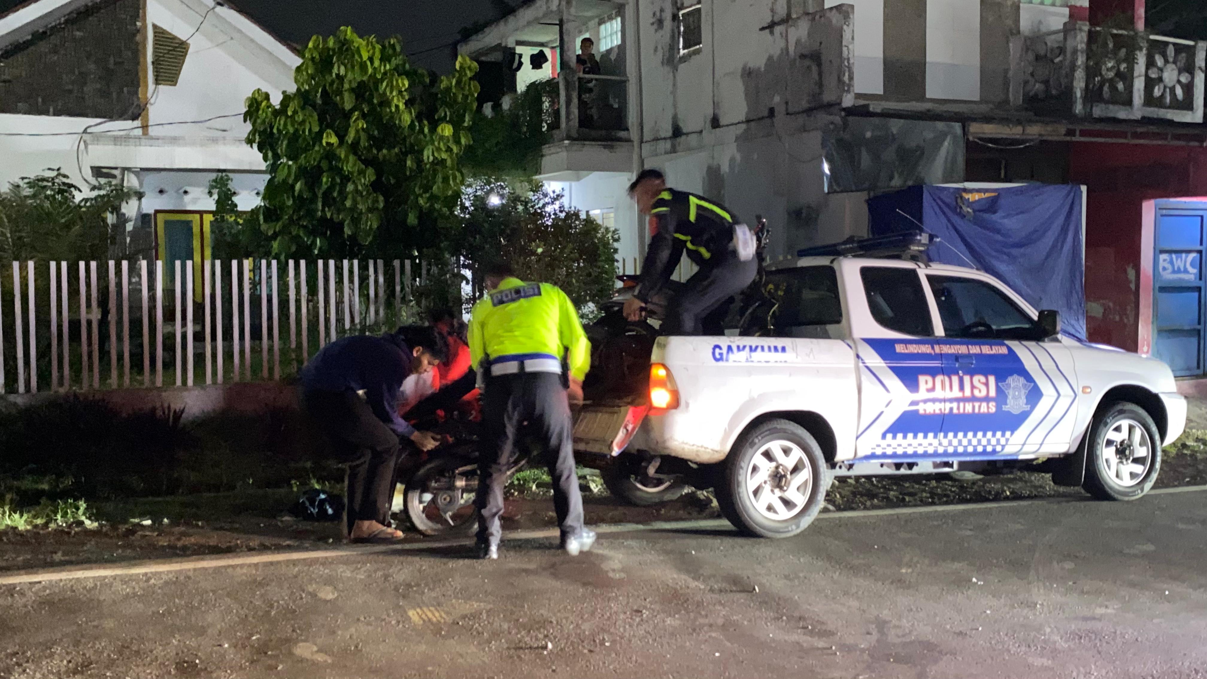 Dua Sepeda Motor Adu Banteng di Cibeber, Tiga Orang Tewas