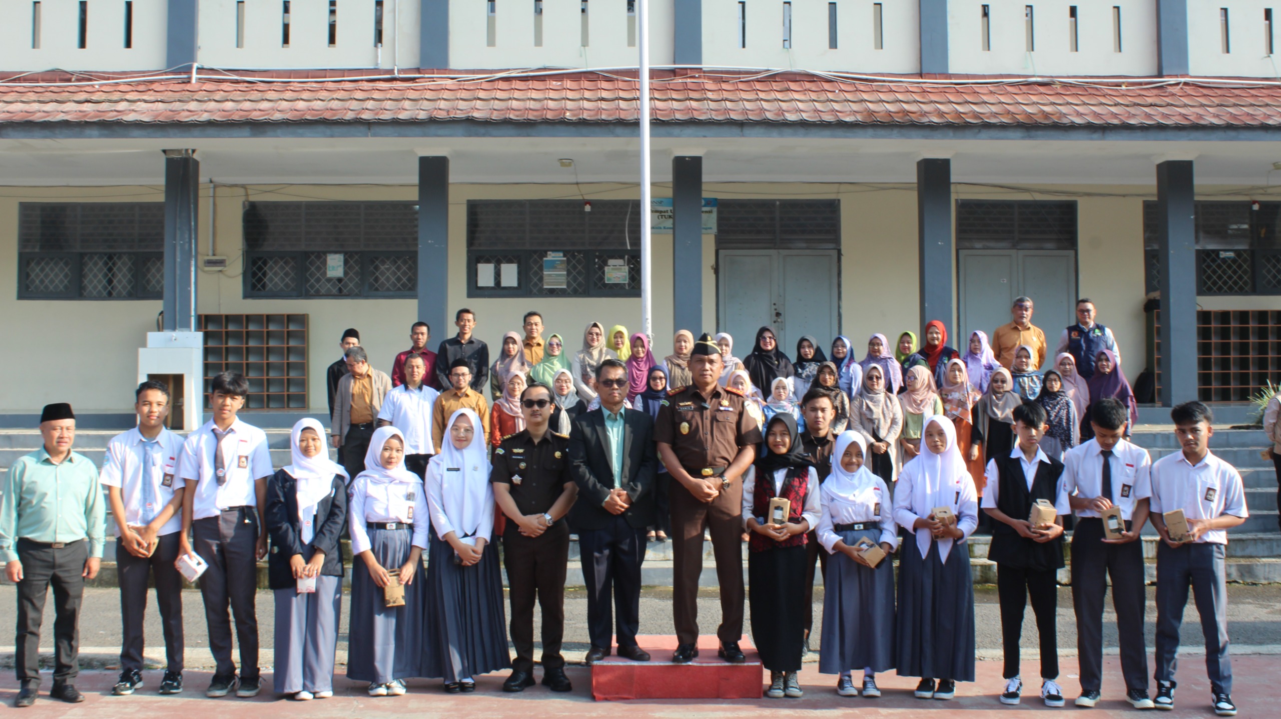 Kejari Cianjur Sosialisasikan Dampak Negatif Kenakalan Remaja di SMKN 1 Cipanas