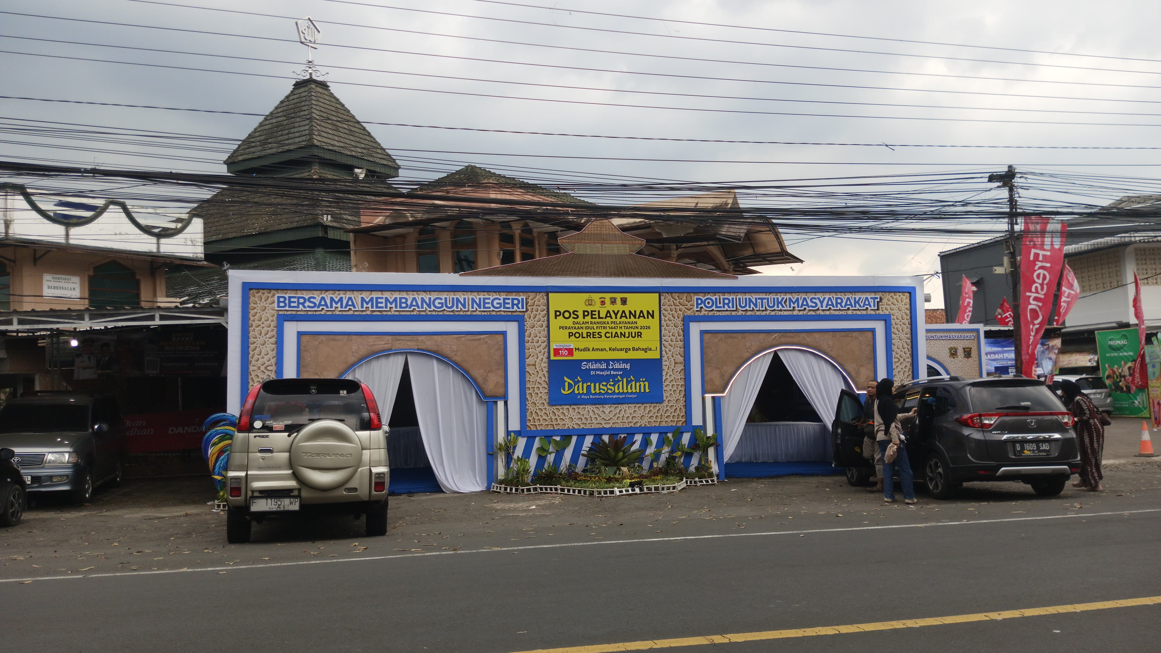 Polres Cianjur dan DKM Masjid Besar Darussalam Kolaborasi  Dirikan Pos Pelayanan Mudik Lebaran