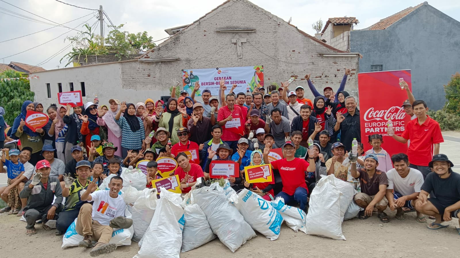 Serentak di 10 Kota, CCEP Indonesia Gelar Gerakan Bersih-bersih