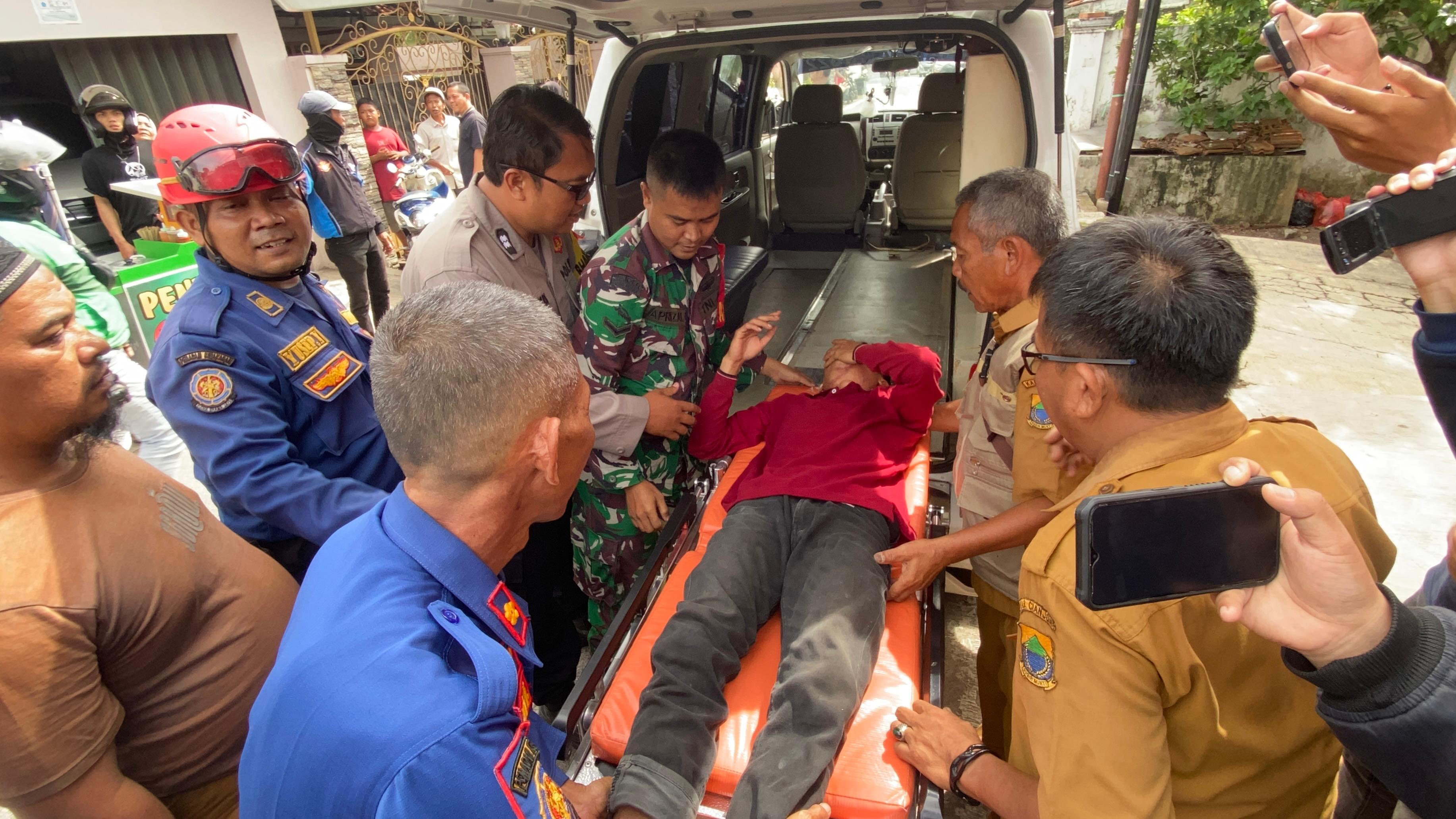 Apay Selamat Setelah Tersengat Listrik Bertegangan Tinggi di Karangtengah Cianjur