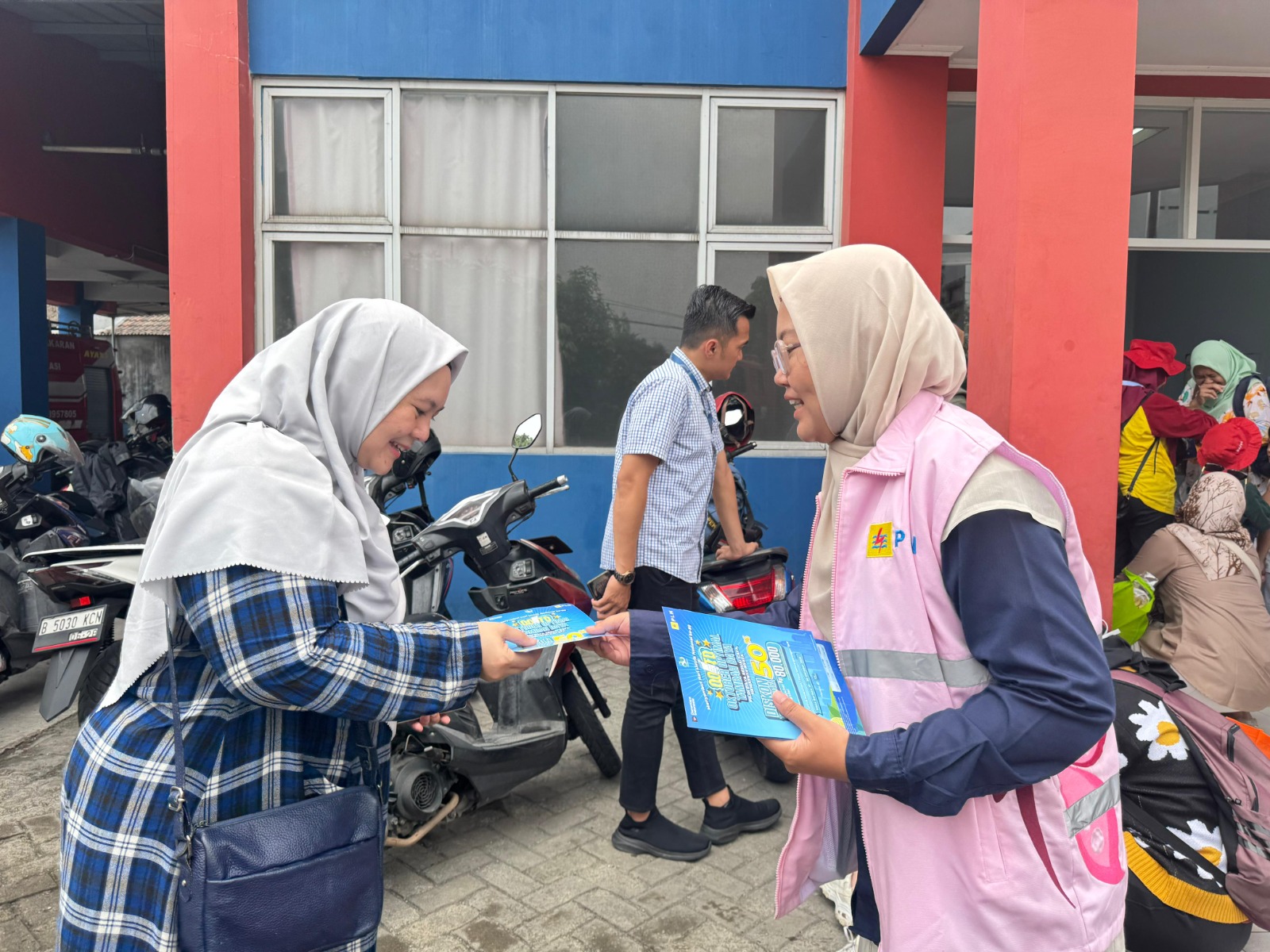 Ribuan Warga Jawa Barat Antusias Manfaatkan Promo Tambah Daya Listrik Hemat 50 Persen dari PLN