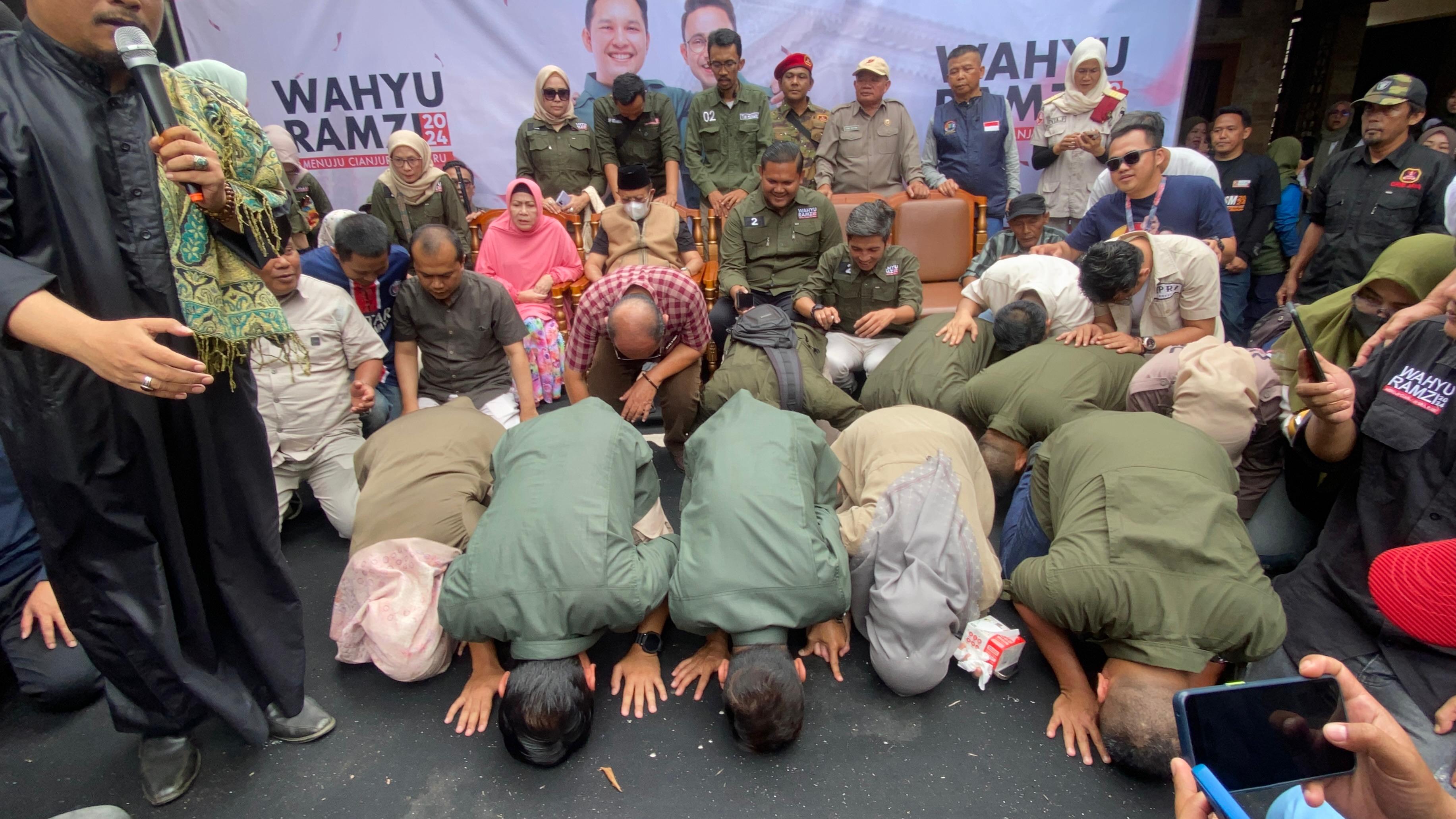 Wahyu-Ramzi Sujud Syukur Klaim Kemenangan, Jubir: Semua Berdasarkan Perhitungan C1 Hasil