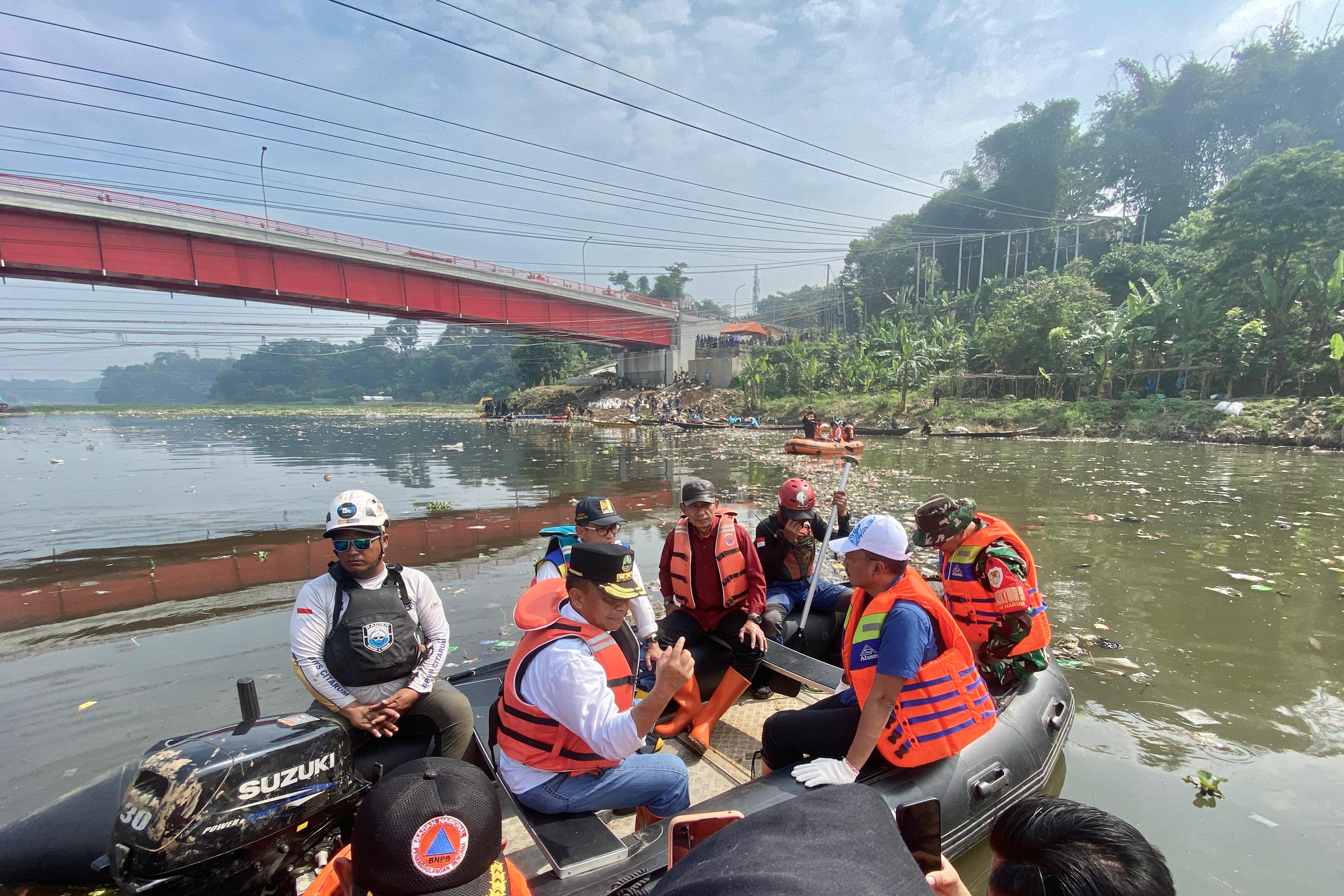 Sekda Herman Suryatman: Pembersihan Sampah di Kawasan Jembatan BBS Batujajar Terus Dilanjutkan