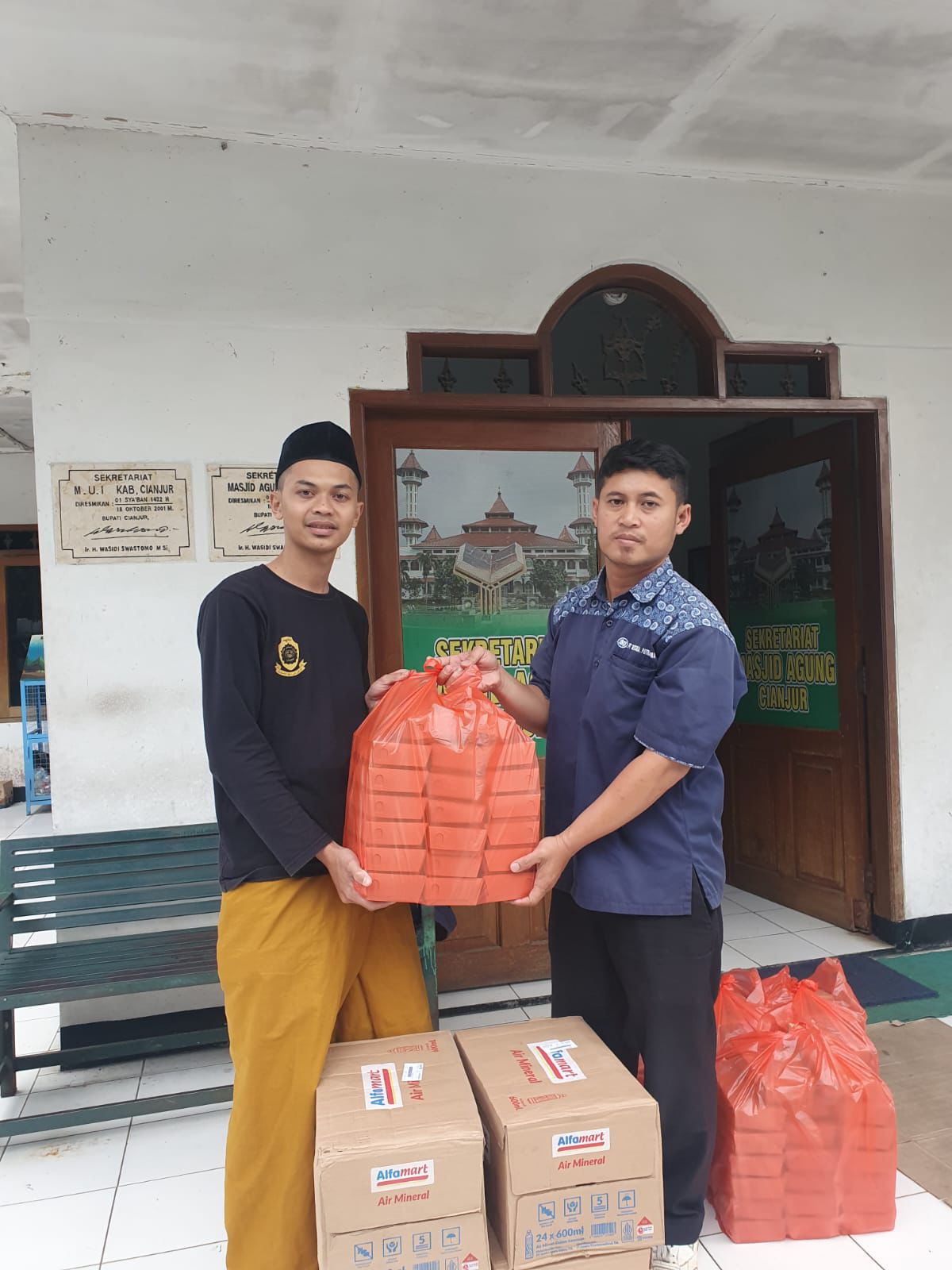 Sambut Ramadan 1447 H, PLN UP3 Cianjur Berbagi Bahan Makanan untuk Berbuka Puasa