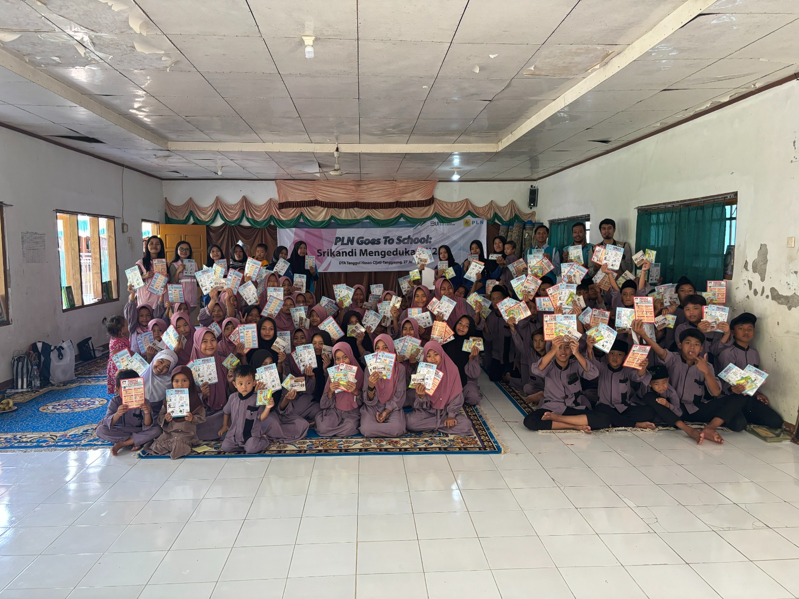 Hari Anak Nasional, Srikandi PLN UP3 Cianjur Mengajar di Sekolah