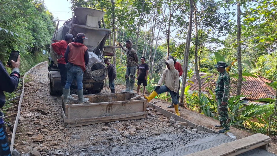 TMMD Cianjur Kebut Pengecoran Jalan, Pipanisasi hingga Rutilahu