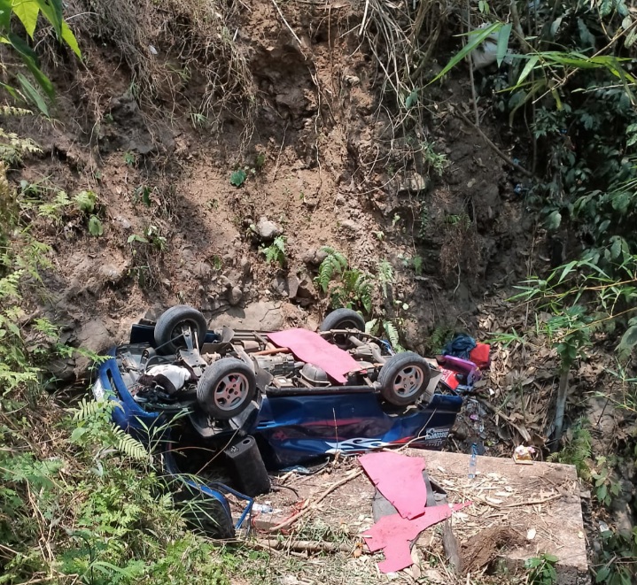 Bawa 8 Penumpang, Mobil Rombongan Pengantin Terperosok ke Jurang di Cianjur