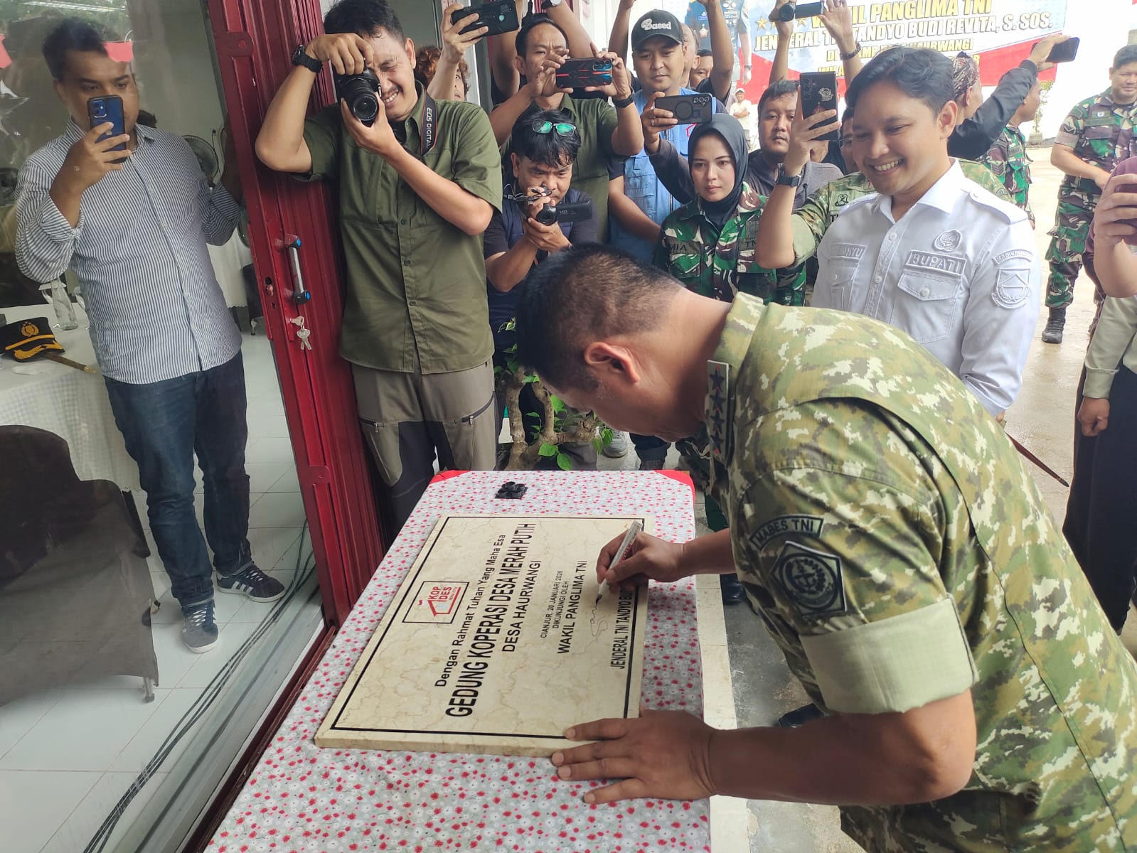 Wakil Panglima TNI Resmikan KDMP di Haurwangi Cianjur