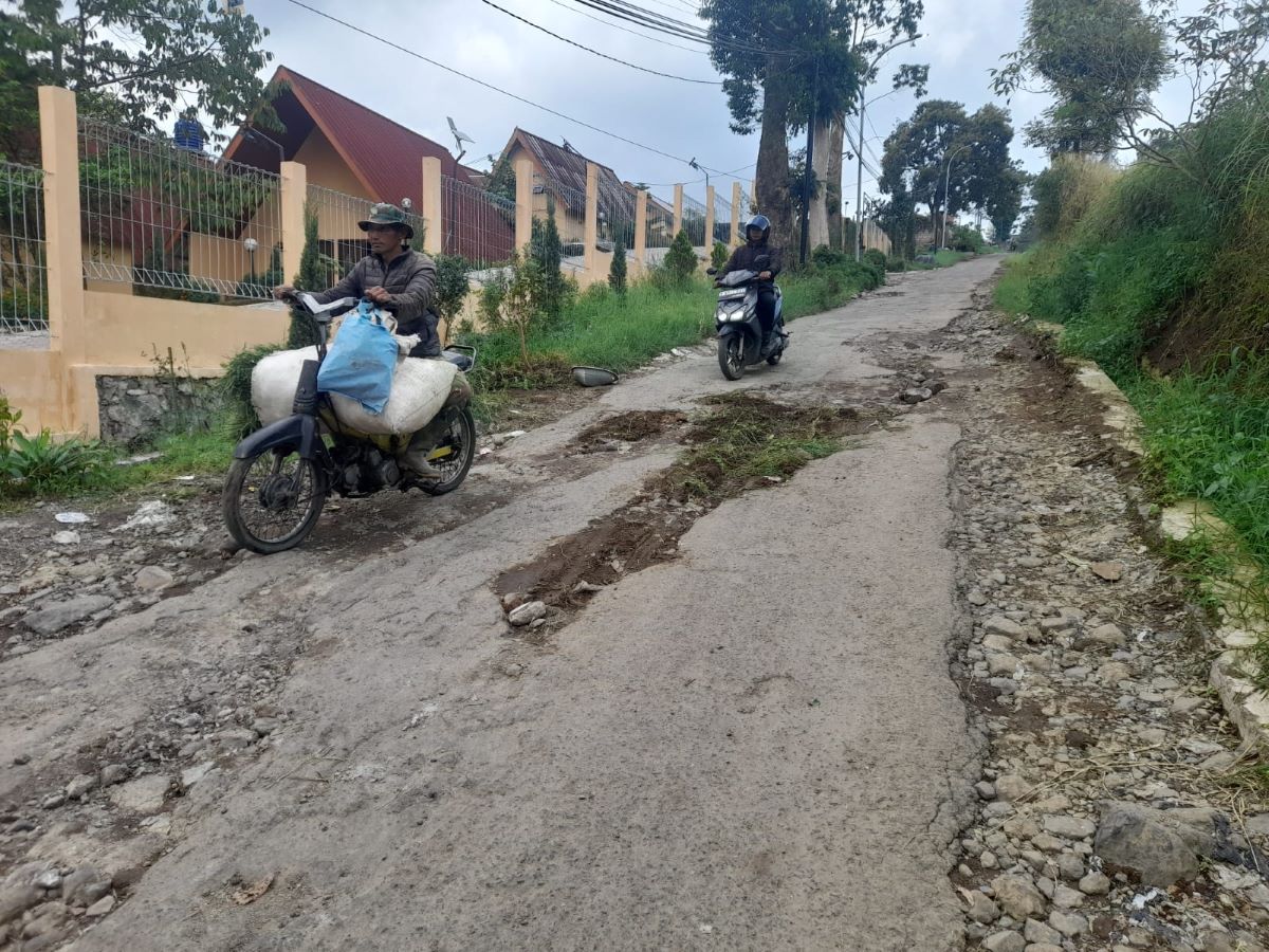 Jalan Pasir Kampung - Gunung Putri Rusak Parah, Kades Sukatani Minta Segera Ditangani