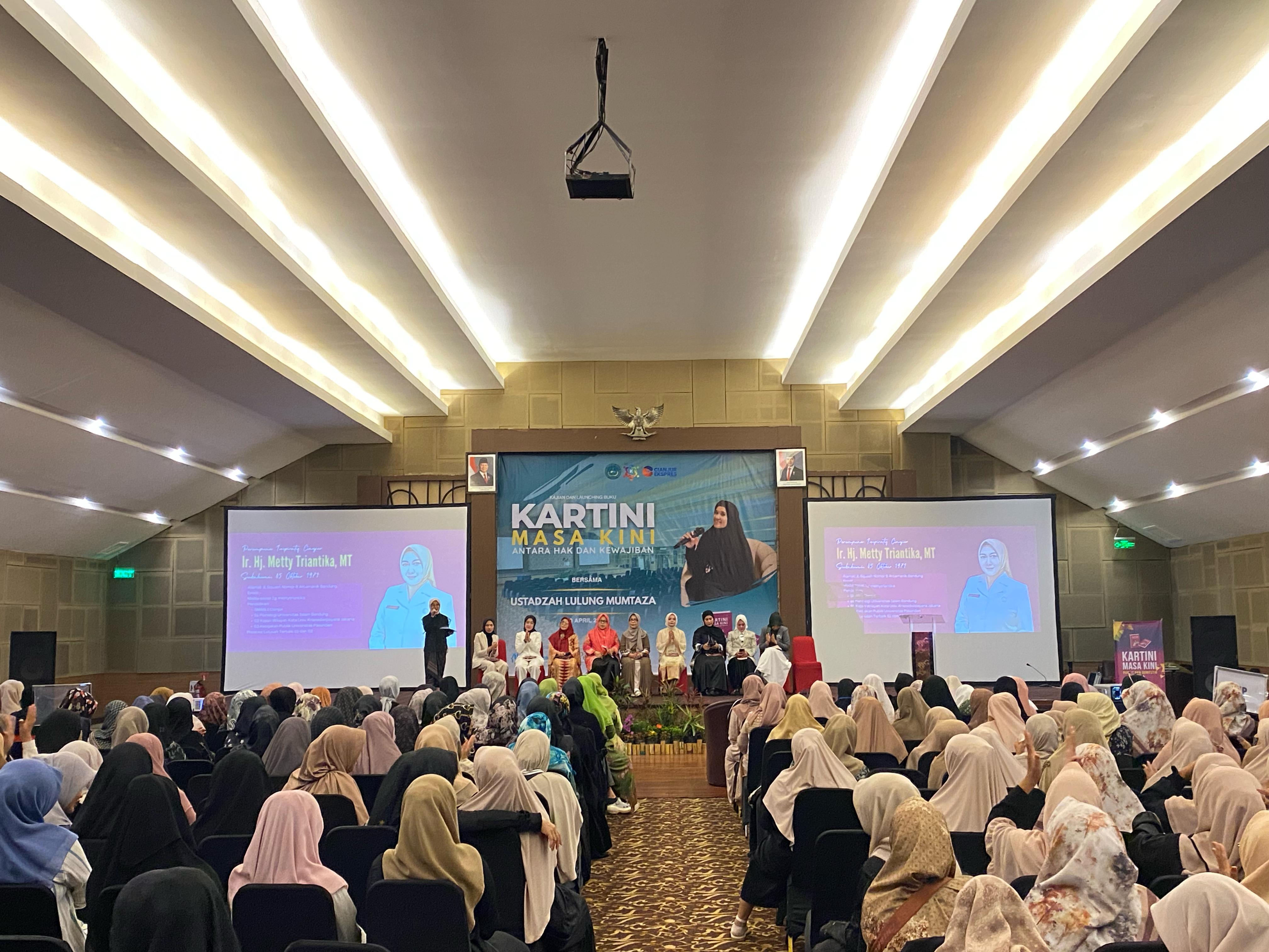 Wartawati Cianjur Ekspres Launching Buku 