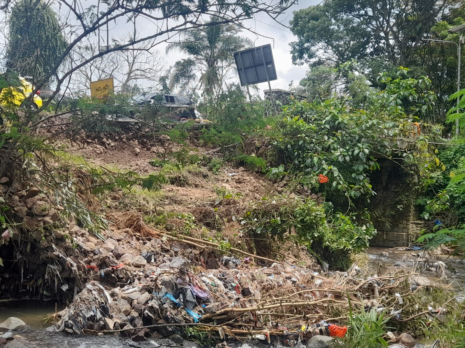 TPT Jembatan Cipendawa Pacet Longsor, PUTR: Tim Teknis Sudah Turun ke Lapangan