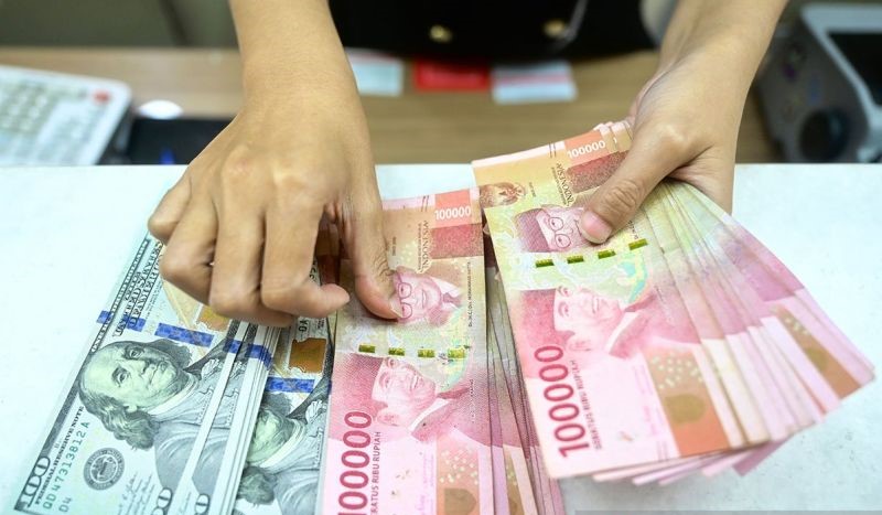 Rupiah Merosot Seiring Pasar Tunggu Rilis Data Inflasi AS