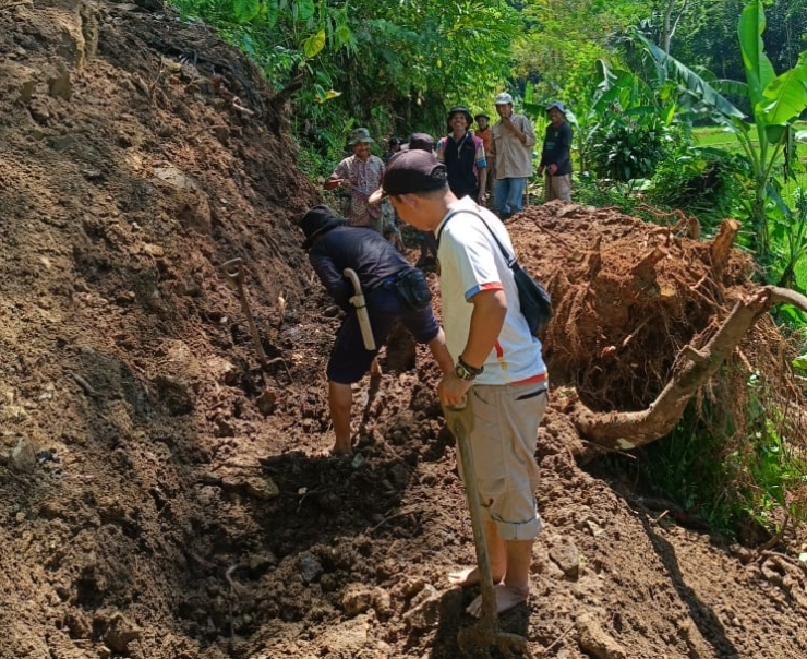 Warga Desa Waringinsari Minta Pemkab Cianjur Bantu Perbaiki Saluran Air