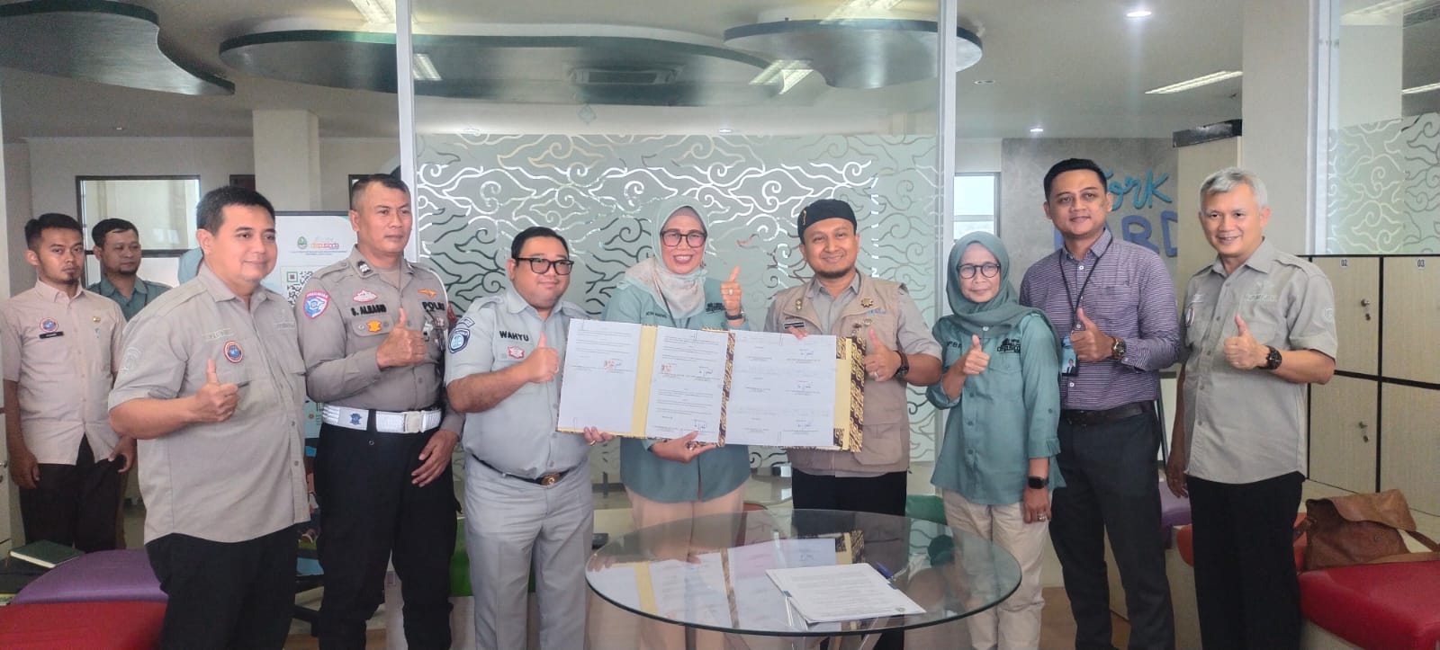 Dispusipda Jabar Lakukan Penyerahan  ASIIK di Samsat Cianjur