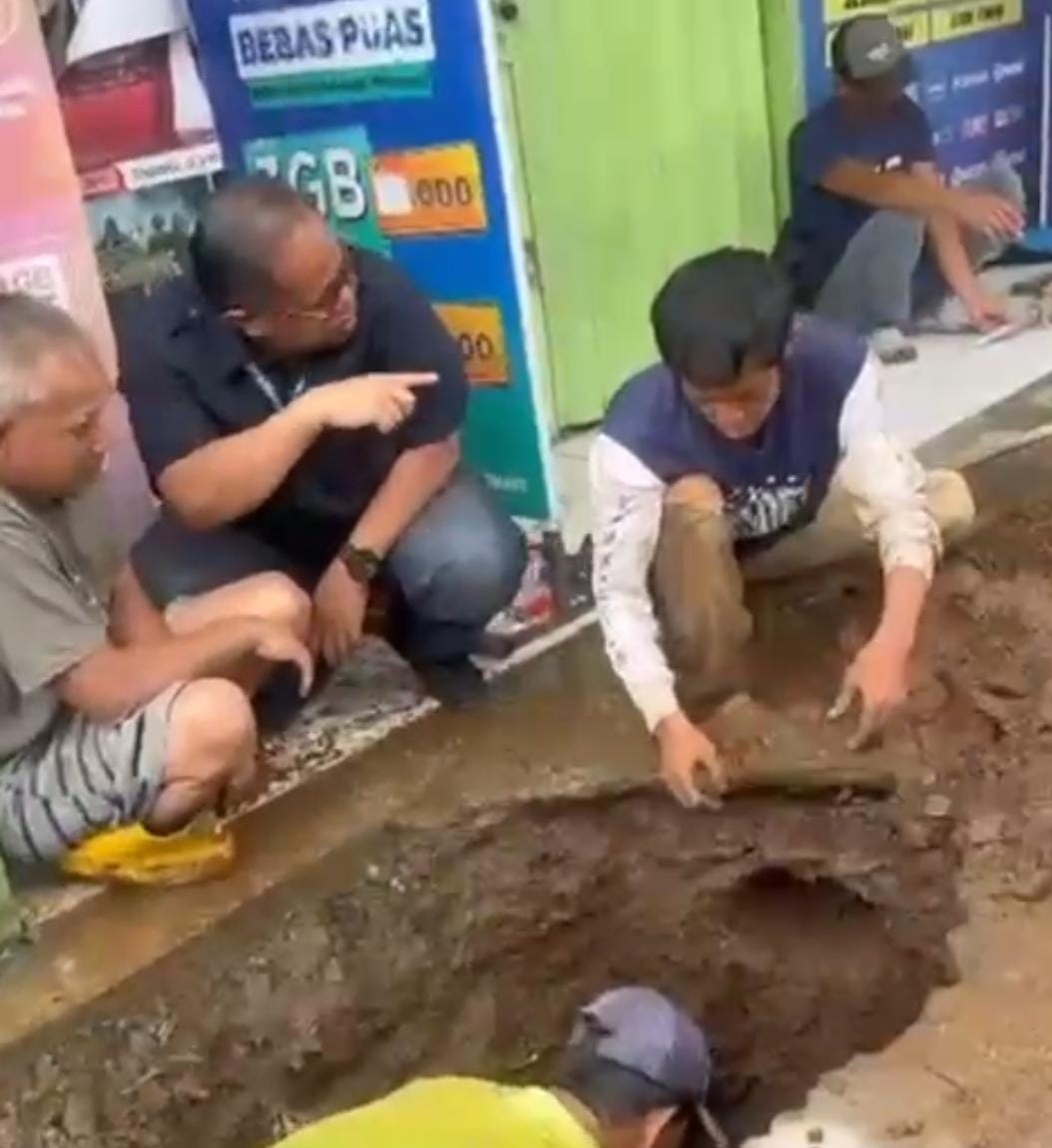 Perumdam Tirta Mukti Kabupaten Cianjur Perbaiki Pipa Bocor di Empat Titik