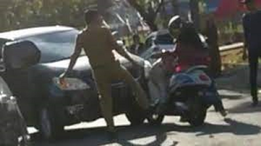 Viral ASN Tendang Motor Perempuan, Bagaimana Nasib Karirnya?