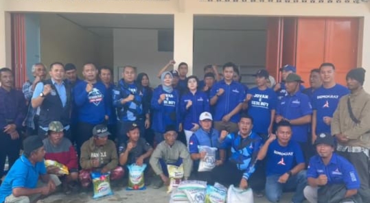 Demokrat Cianjur Bantu Korban Banjir di Agrabinta