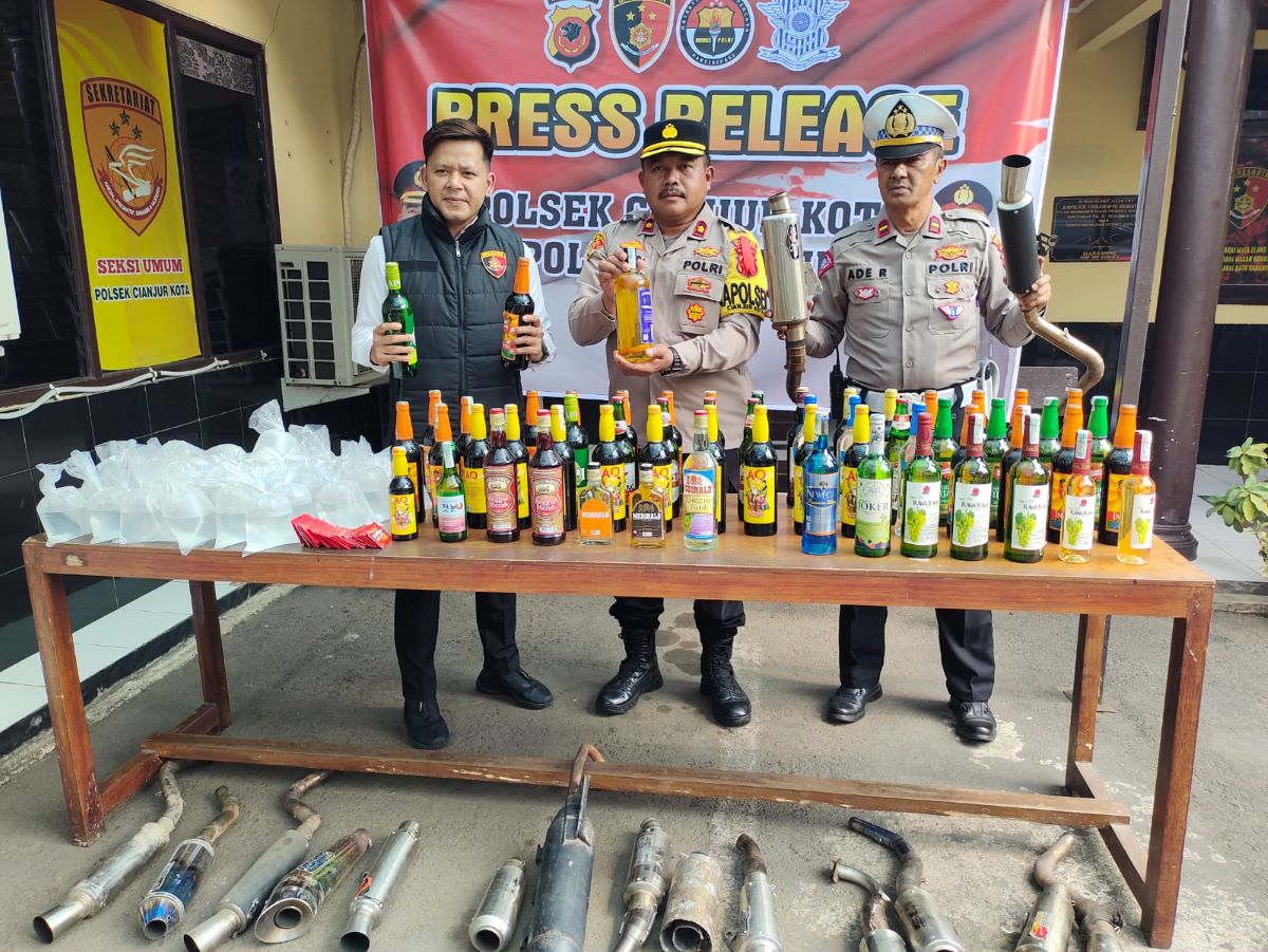 Polsek Cianjur Kota Amankan Tujuh Orang Penjual dan Ratusan Botol Miras