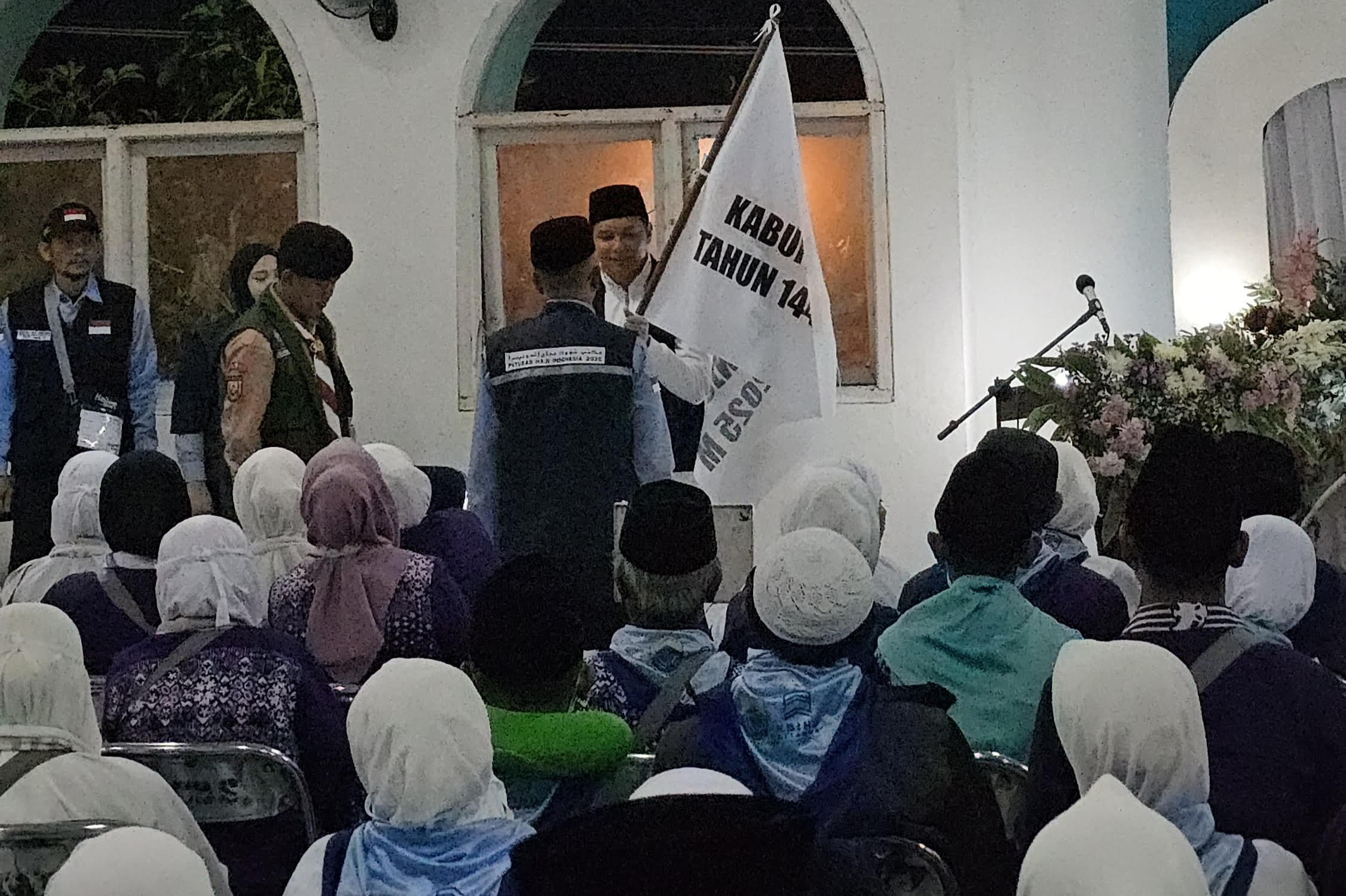 Sebanyak 442 Calon Jemaah Haji Kloter 25 Cianjur Diberangkatkan ke Asrama Haji Bekasi