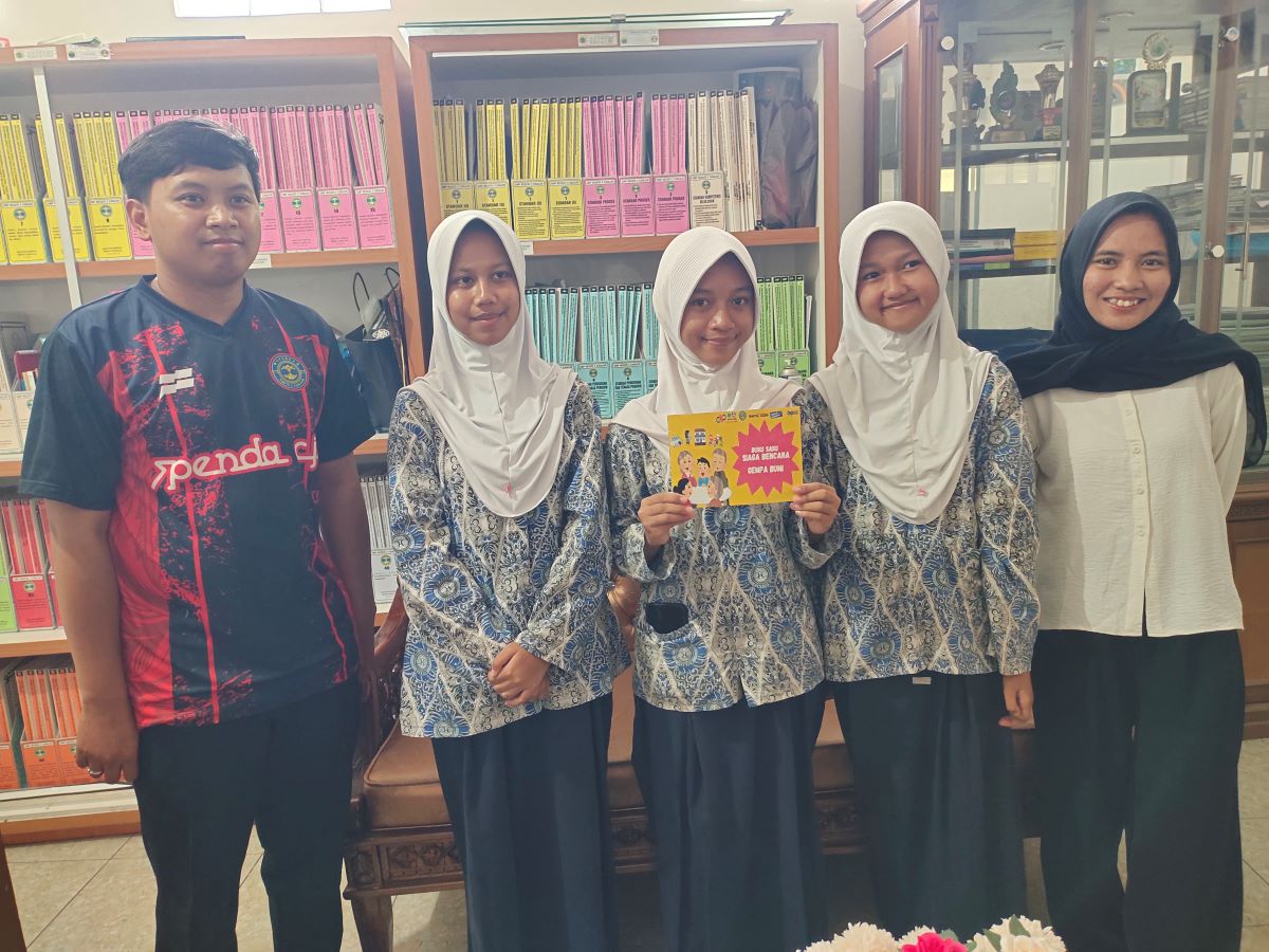 Buku Saku Siaga Bencana SMPN 2 Cianjur Masuk Opsi 2024