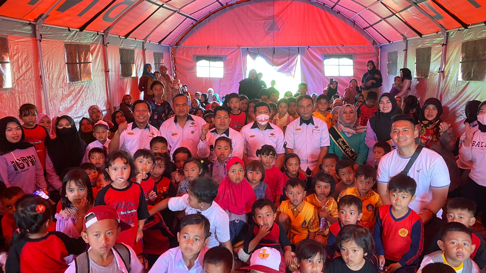 PHRI dan Musisi Hibur Anak-anak Korban Bencana Gempa di Cianjur
