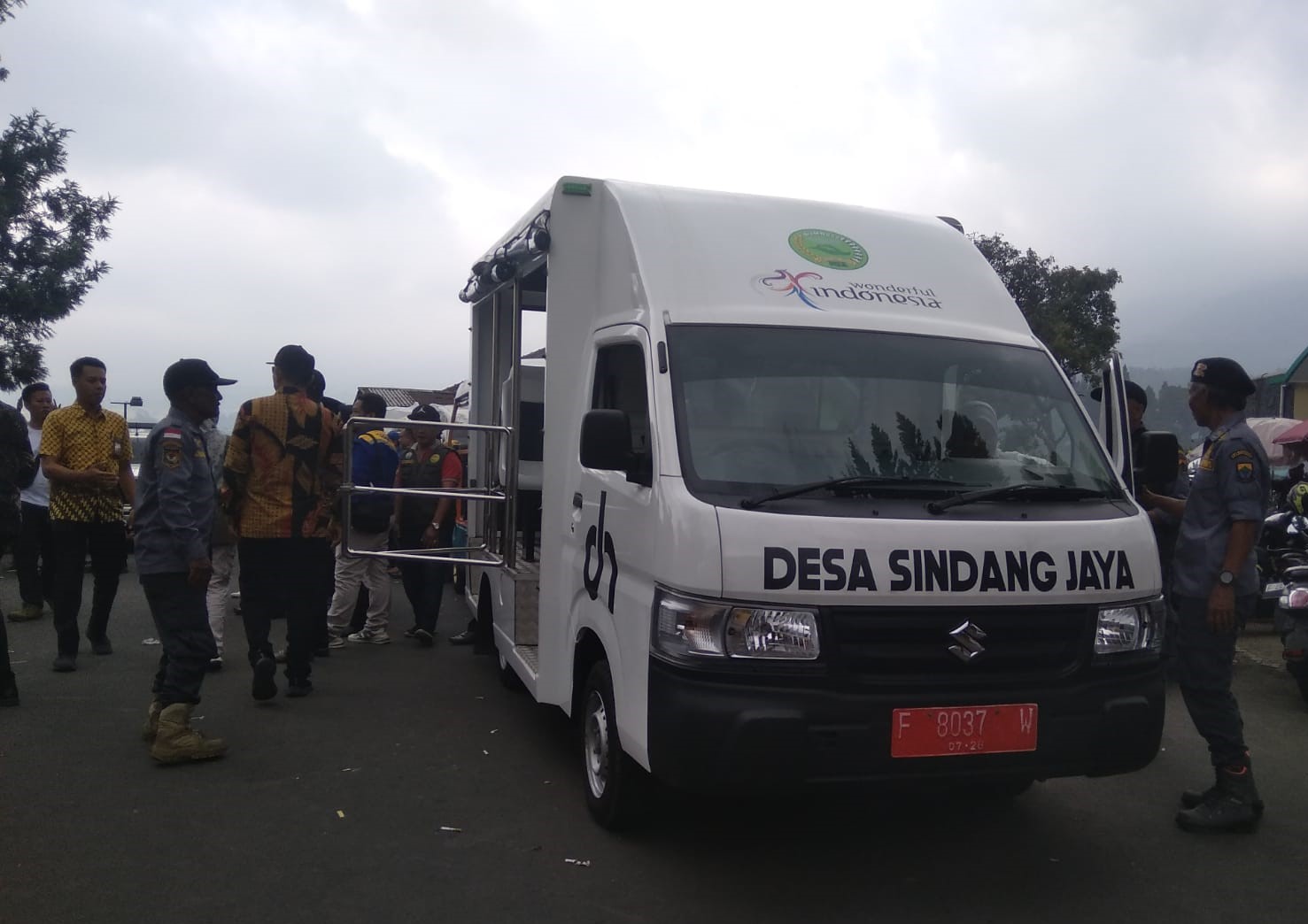 Mobil Wisata Wara Wiri di Desa Sindangjaya Cianjur