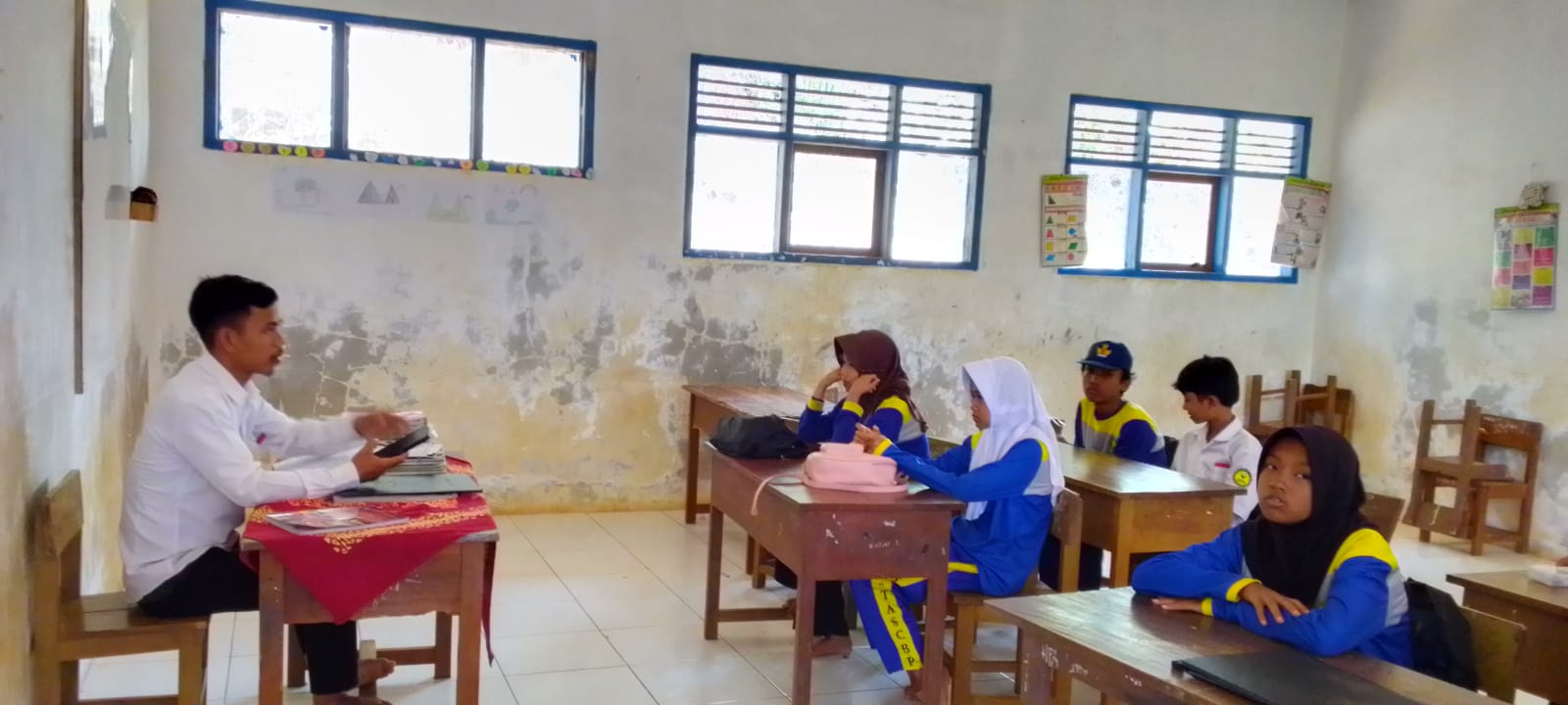 Sempat Belajar di Tempat Tak Memadai, 14 Siswa SMP SCBP Cianjur Kini Belajar Lebih Layak