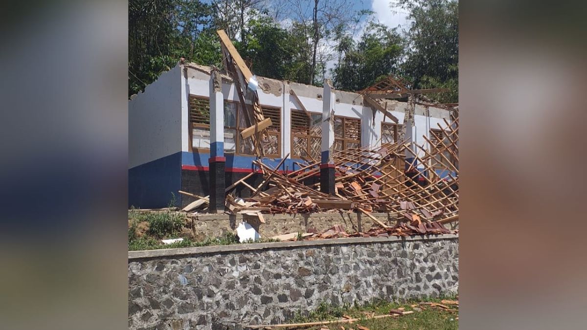 Atap Laboratorium SMPN 3 Tanggeung Ambruk, Disdikpora: Kayu Rangka Atap Diduga Tak Sesuai Spesifikasi