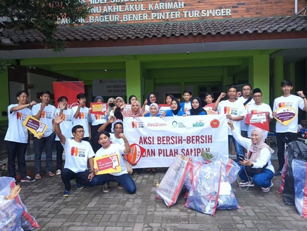 CCEP Indonesia Gelar Aksi Bersih-Bersih Tingkatkan Kepedulian Pengelolaan Sampah Secara Tepat