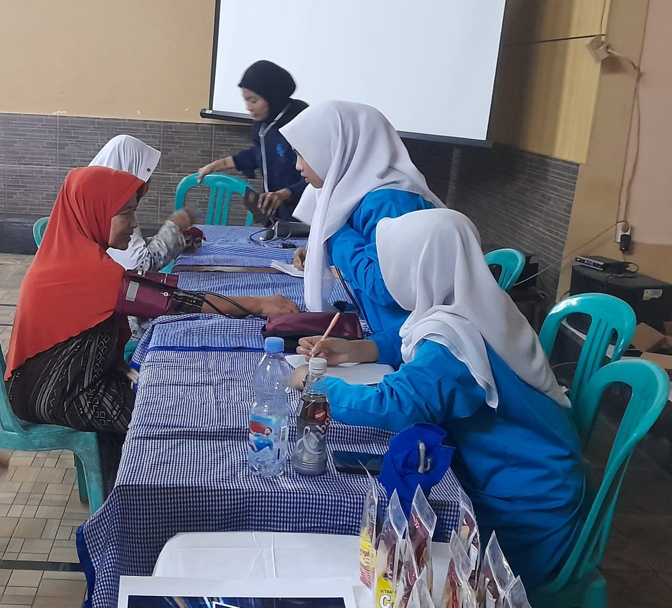 Yayasan Ayo Kita Peduli dan Pemdes Cibadak Kolaborasi Berdayakan Masyarakat