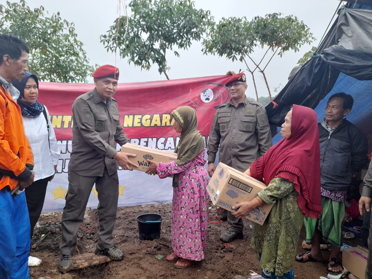 Deputi Kominfo BIN RI Sambangi Tenda Pengungsian Korban Terdampak Gempa di Cianjur