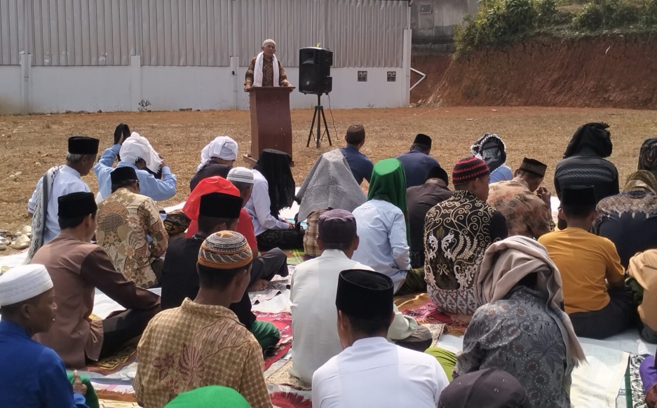Kemarau Berkepanjangan, Ratusan Warga Waringinsari Cianjur Gelar Salat Istisqa